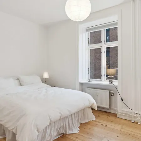 Lejlighed Modern Comfort In Copenhagen's Coolest District