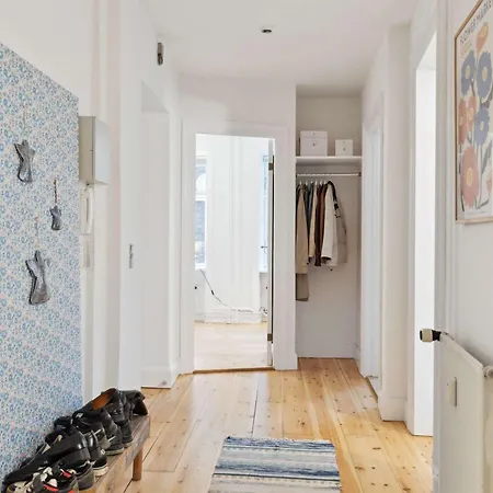 Lejlighed Modern Comfort In Copenhagen's Coolest District