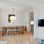 Modern Comfort In Copenhagen's Coolest District Appartamento